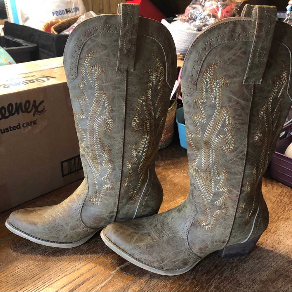 Classic Women's Olive Embroidered Western Heeled Boots